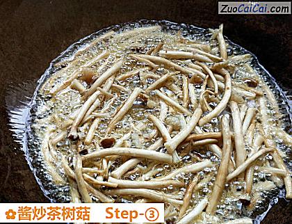 酱炒茶树菇做法第三步骤