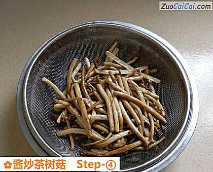 酱炒茶树菇做法第四步骤