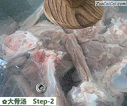 大骨汤做法第二步骤