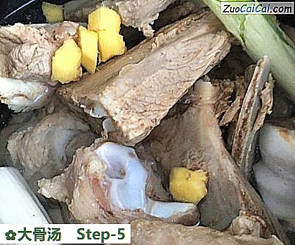大骨汤做法第五步骤