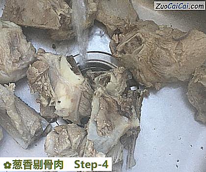 葱香剔骨肉做法第四步骤
