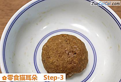 零食猫耳朵做法第三步骤