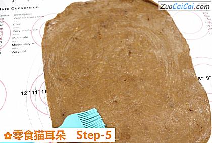 零食猫耳朵做法第五步骤