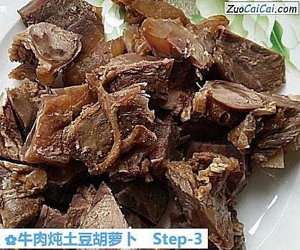 牛肉炖土豆胡萝卜做法第三步骤