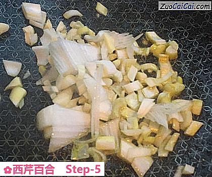 西芹百合做法第五步骤