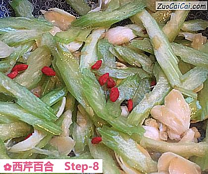 西芹百合做法第八步骤