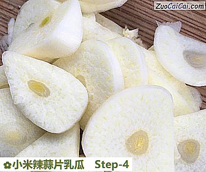 小米辣蒜片乳瓜做法第四步骤