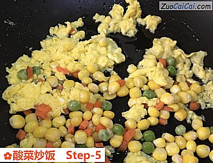 酸菜炒饭做法第五步骤