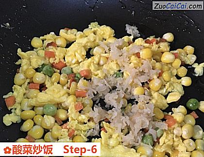 酸菜炒饭做法第六步骤