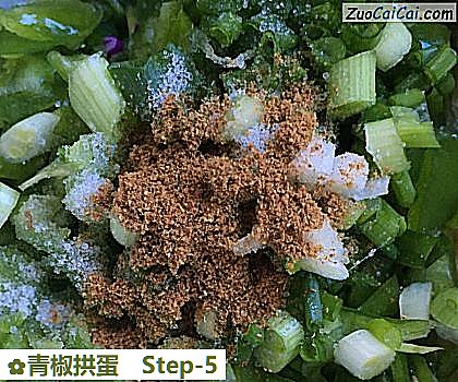 青椒拱蛋做法第五步骤