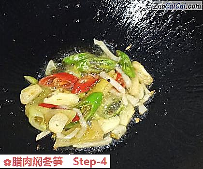 腊肉焖冬笋做法第四步骤