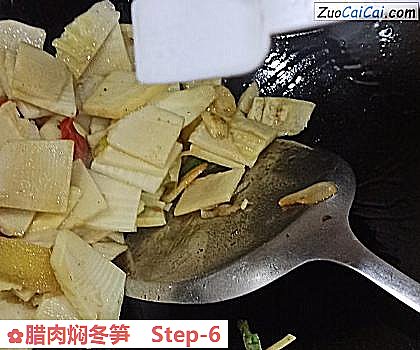 腊肉焖冬笋做法第六步骤