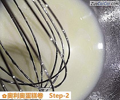 奥利奥蛋糕卷做法第二步骤