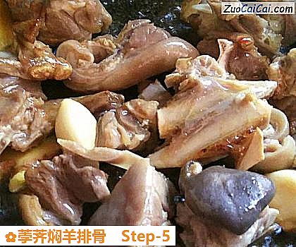荸荠焖羊排骨做法第五步骤