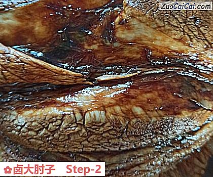 卤大肘子做法第二步骤