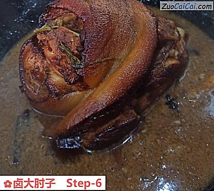 卤大肘子做法第六步骤