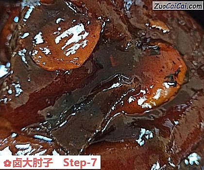 卤大肘子做法第七步骤