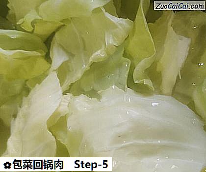 包菜回锅肉做法第五步骤