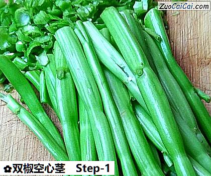 双椒空心茎做法第一步骤