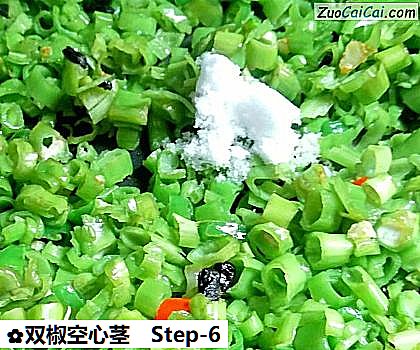 双椒空心茎做法第六步骤