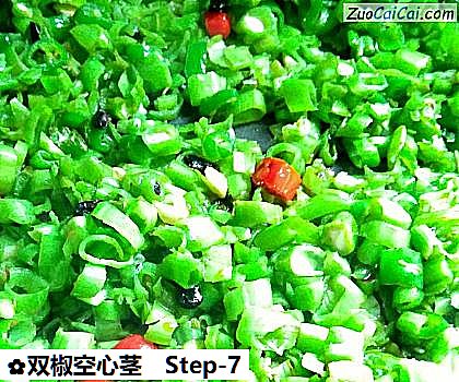 双椒空心茎做法第七步骤