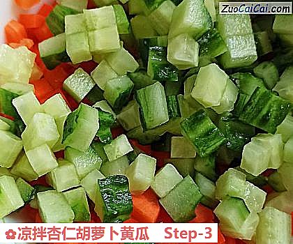 凉拌杏仁胡萝卜黄瓜做法第三步骤