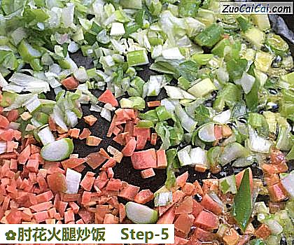肘花火腿炒饭做法第五步骤