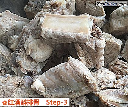 红酒醉排骨做法第三步骤