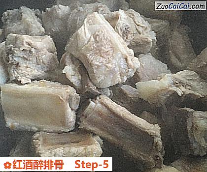 红酒醉排骨做法第五步骤