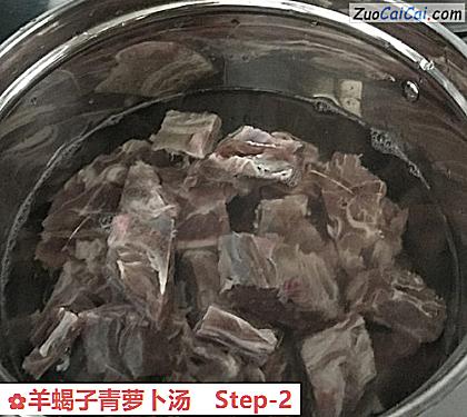 羊蝎子青萝卜汤做法第二步骤