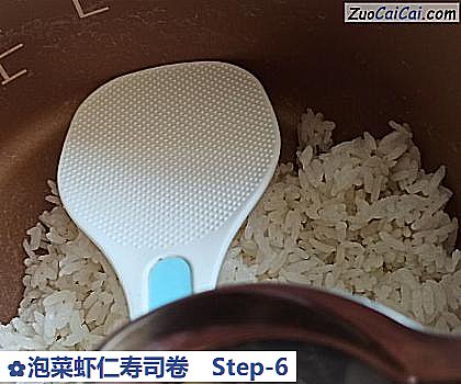 泡菜虾仁寿司卷做法第六步骤