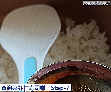 泡菜虾仁寿司卷做法第七步骤