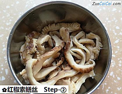 红椒素鳝丝做法第二步骤