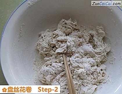 盘丝花卷做法第二步骤