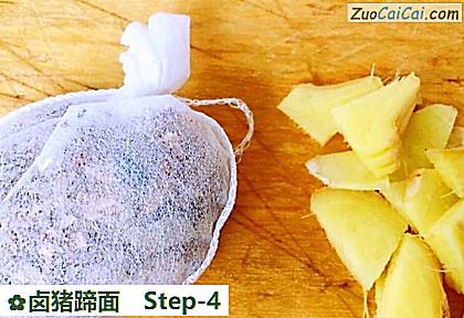 卤猪蹄面做法第四步骤