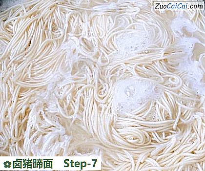 卤猪蹄面做法第七步骤