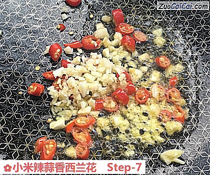 小米辣蒜香西兰花做法第七步骤
