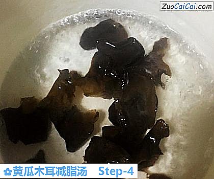 黄瓜木耳减脂汤做法第四步骤