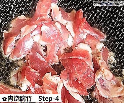 肉烧腐竹做法第四步骤
