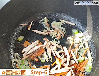 酱油炒面做法第六步骤