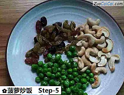 菠萝炒饭做法第五步骤