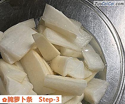 腌萝卜条做法第三步骤
