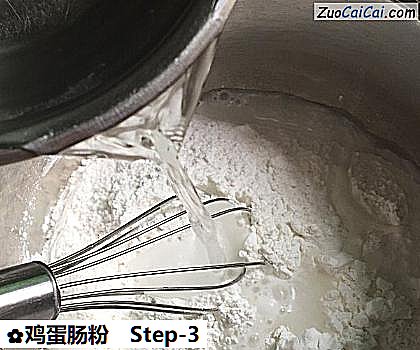 鸡蛋肠粉做法第三步骤
