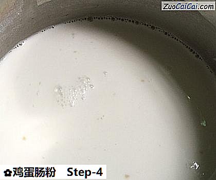 鸡蛋肠粉做法第四步骤
