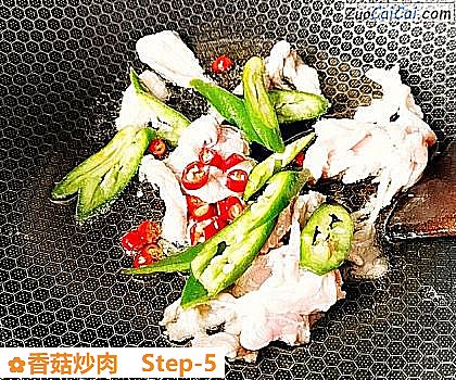 香菇炒肉做法第五步骤