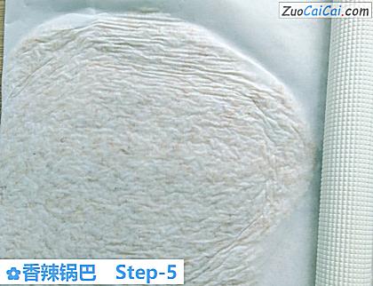 香辣锅巴做法第五步骤