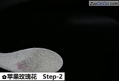 苹果玫瑰花做法第二步骤