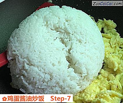 鸡蛋酱油炒饭做法第七步骤