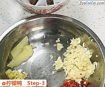 柠檬鸭做法第三步骤