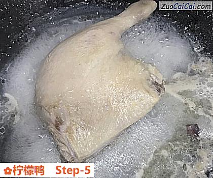 柠檬鸭做法第五步骤